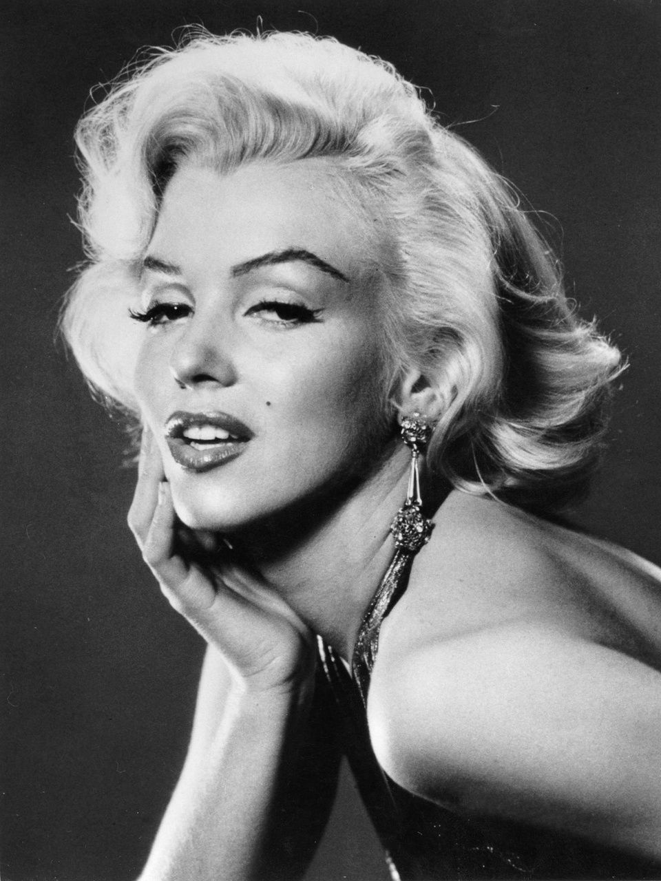 Marilyn-Monroe-marilyn-monroe-30014001-960-1280.jpg