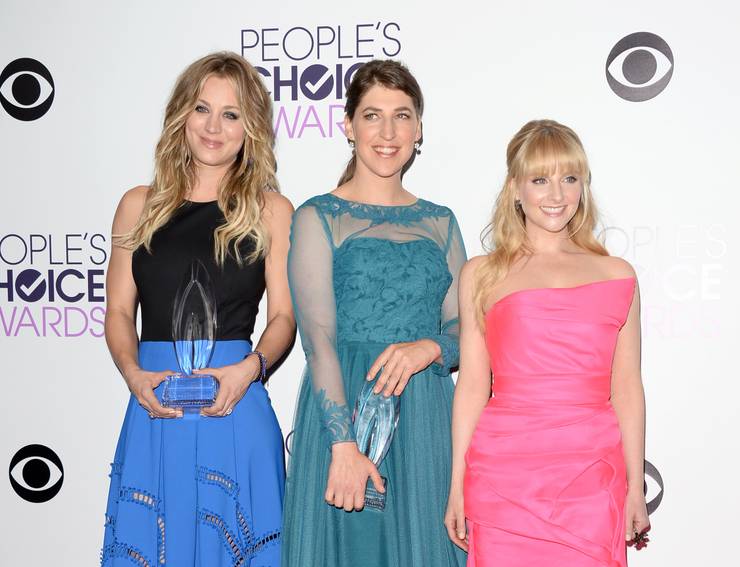 kaley-cuoco-mayim-bialik-melissa-rauch-the-big-bang-theory.jpg (740×567)