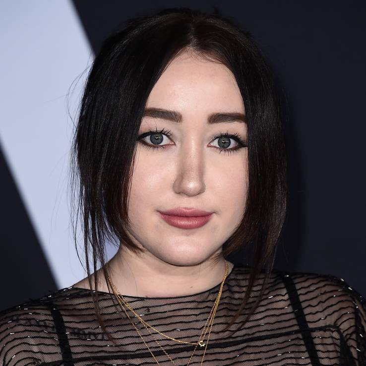 12 Reasons Why Noah Cyrus Is Becoming The Next Miley And 12 Why She ...